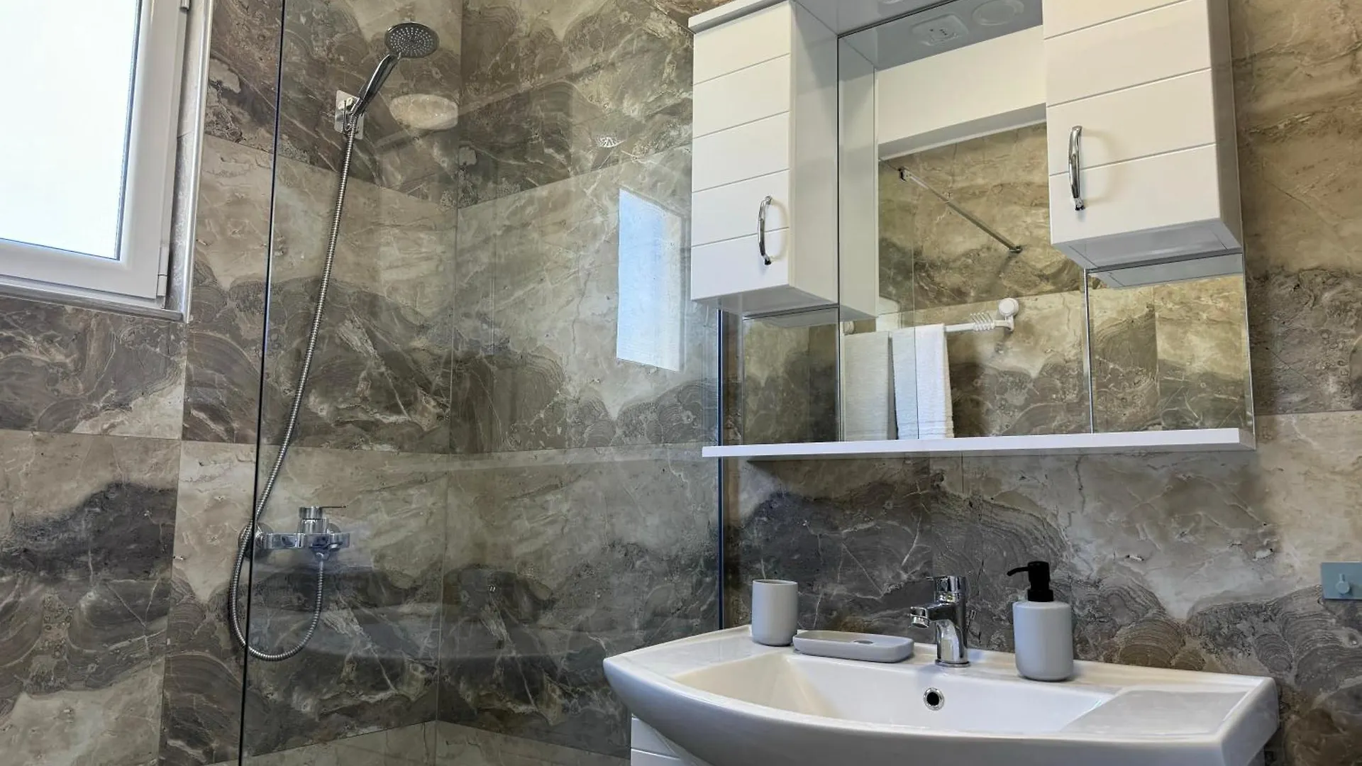 Melinas Sea View Apartments Sarande