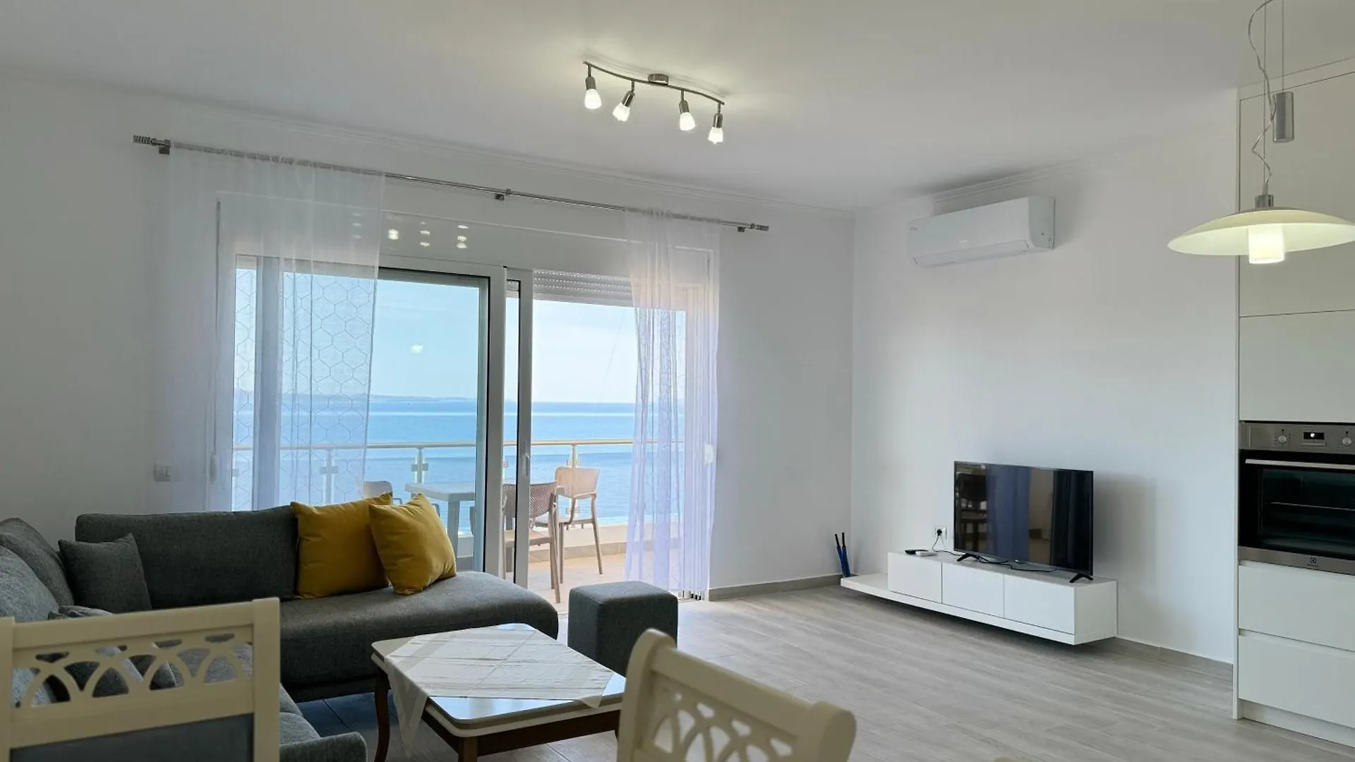 Melinas Sea View Apartments Sarande
